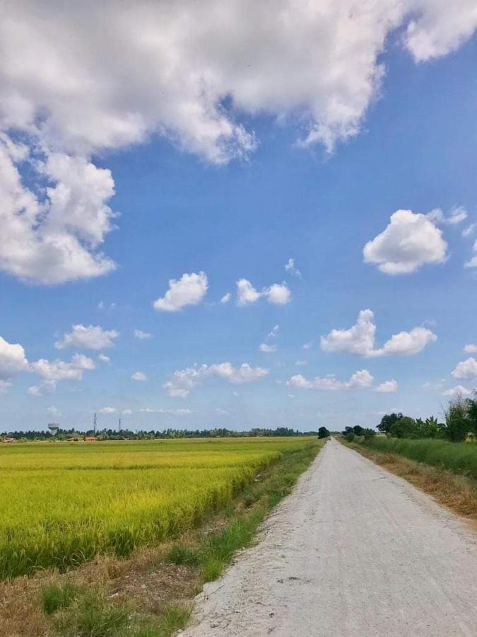 Izz Homestay Sawah Padi Sungai Besar ! Exterior photo