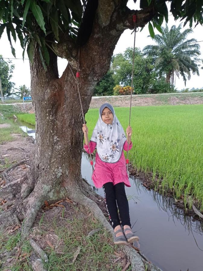 Izz Homestay Sawah Padi Sungai Besar ! Exterior photo